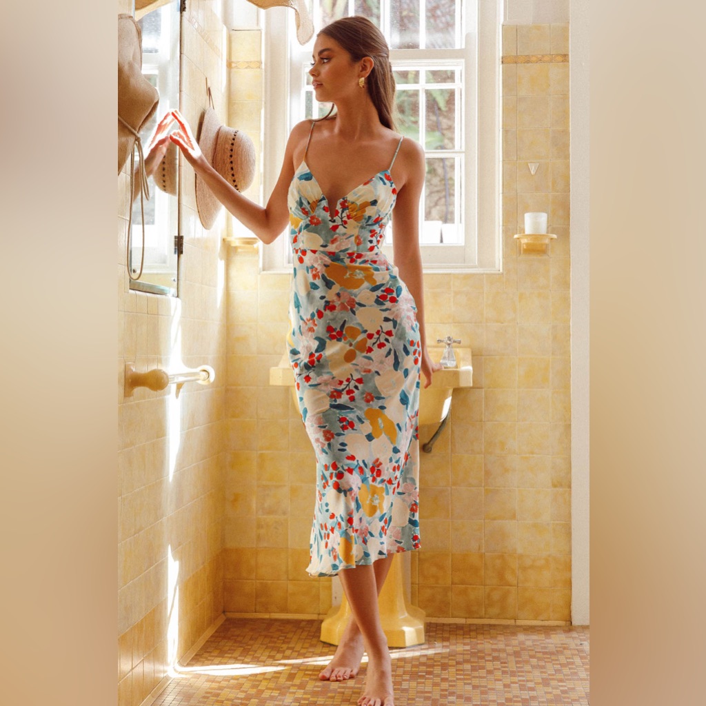 Selfie Leslie Floral Midi Dress - Multicolor